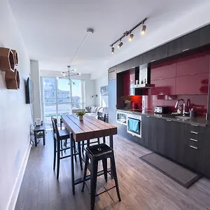 Apartment Luxurious 2 Beds Near Cn Tower Scotia Arena Rogers Centre & Free Parking, Toronto