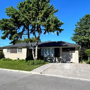 Homestay Brand New Lower With Exclusive Bathroom, Toronto